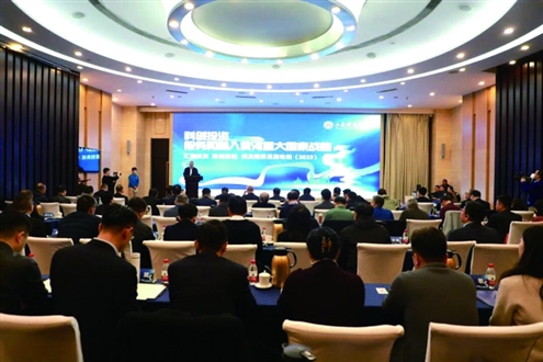 来自全国各地的百余名金融投资领域、企业家校友代表参加论坛